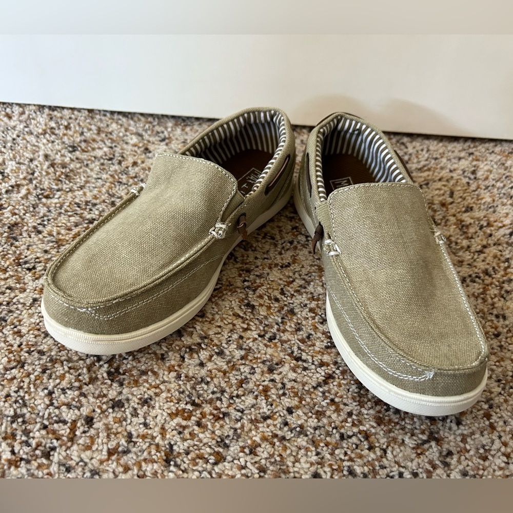 NWOT Max & Jake little boy slip on size 3